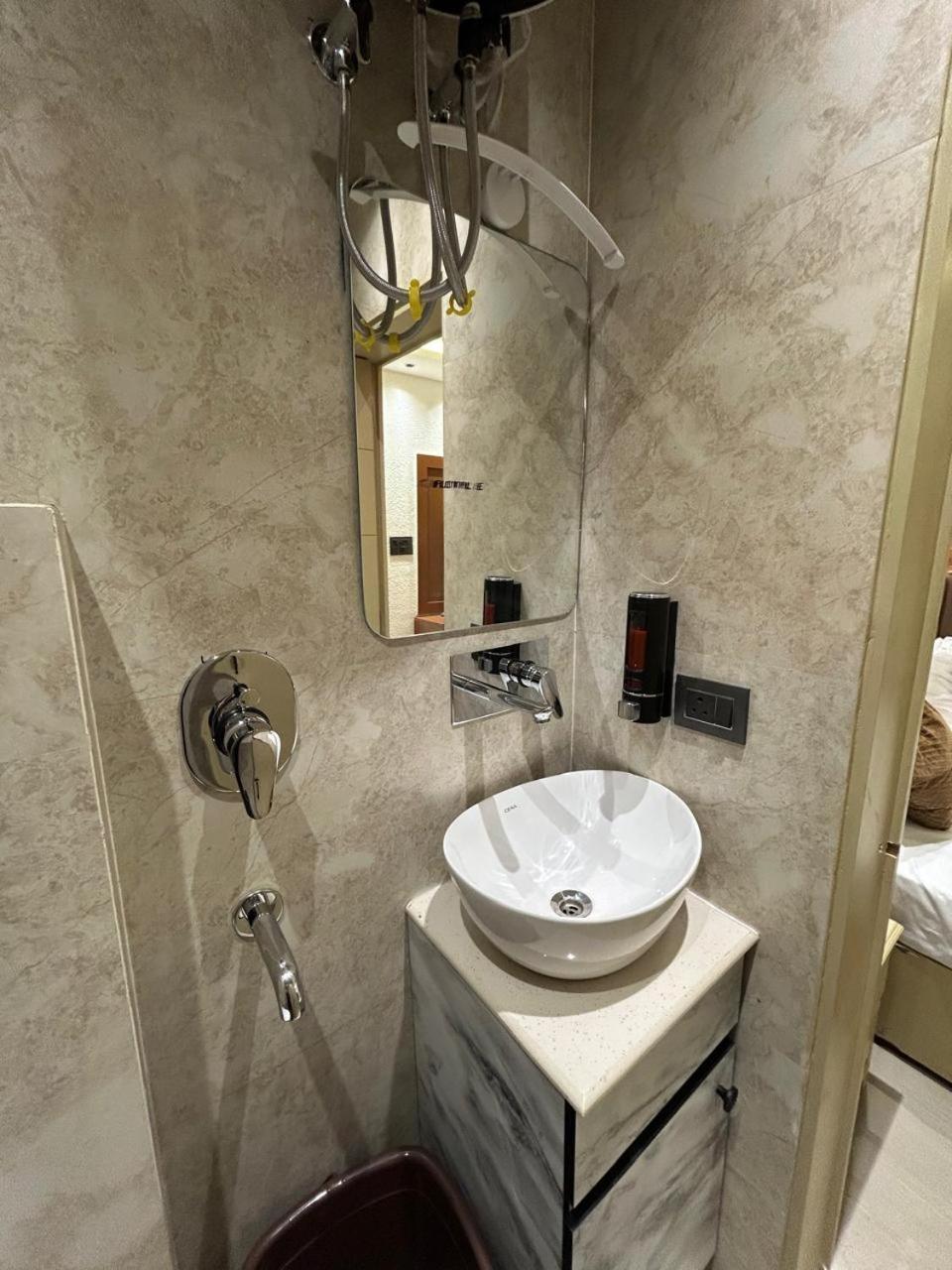 Divine Hotel Карнал Экстерьер фото