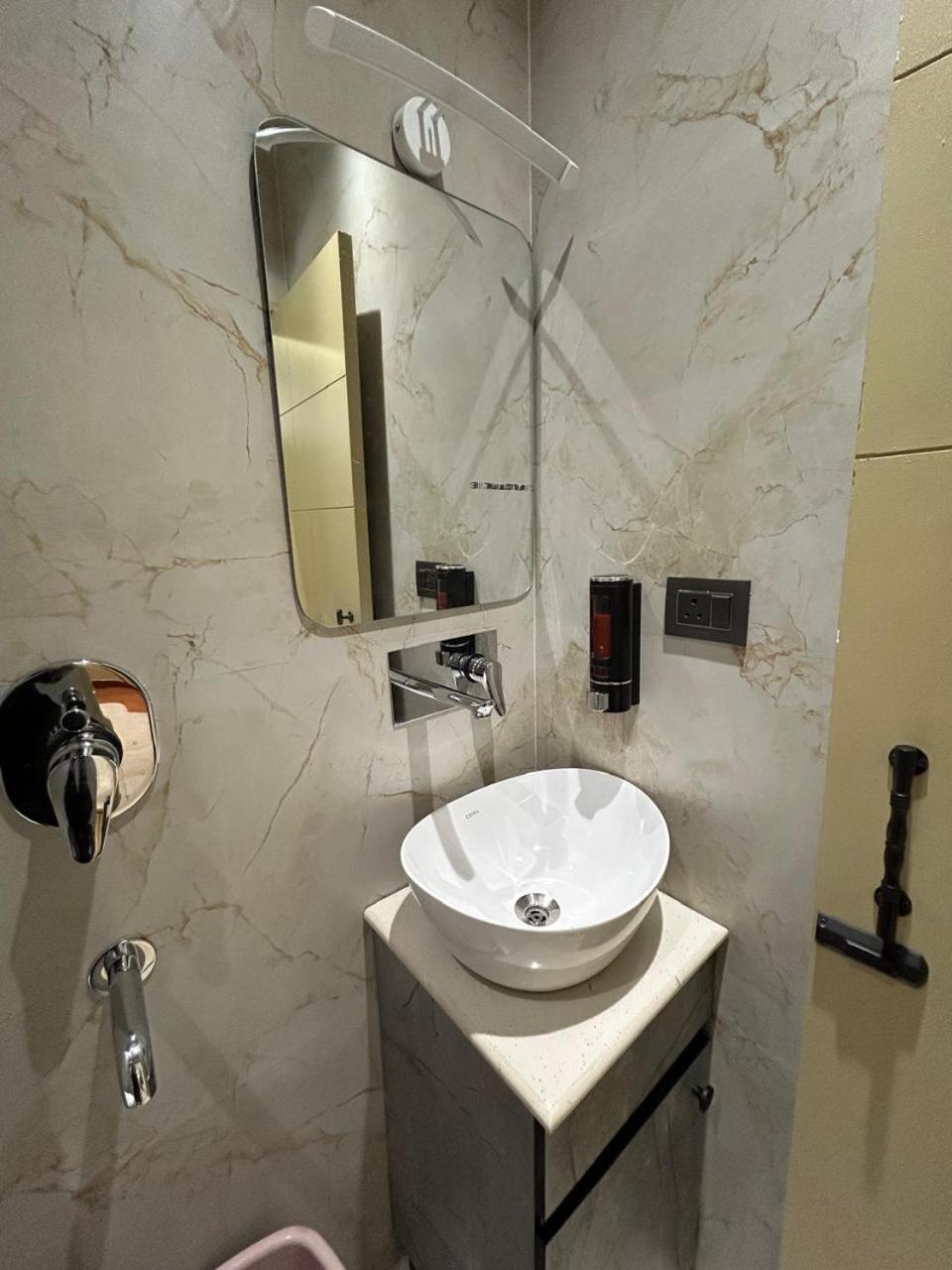 Divine Hotel Карнал Экстерьер фото