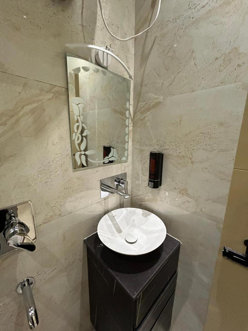 Divine Hotel Карнал Экстерьер фото