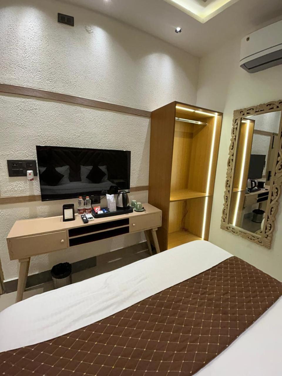 Divine Hotel Карнал Экстерьер фото